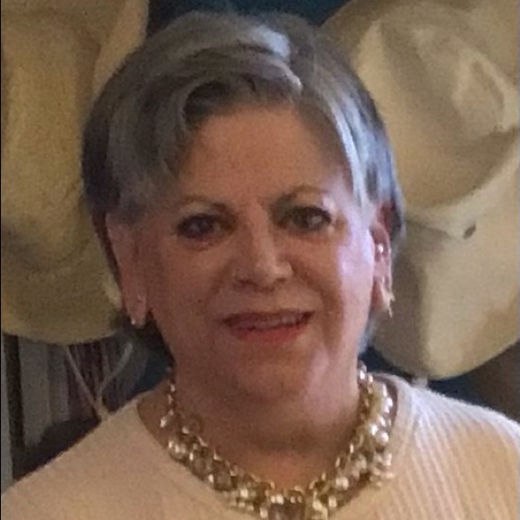 Hi! I’m Lisa and I’m ready to sell on Poshmark! - Picture 1 of 1